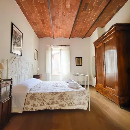 Le Antiche Scale 9 דירה